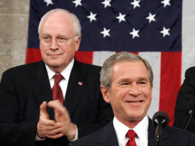 Der frhere US-Vizeprsident Dick Chen...ehemalige US-Prsident George W. Bush.  | Foto: LUKE FRAZZA