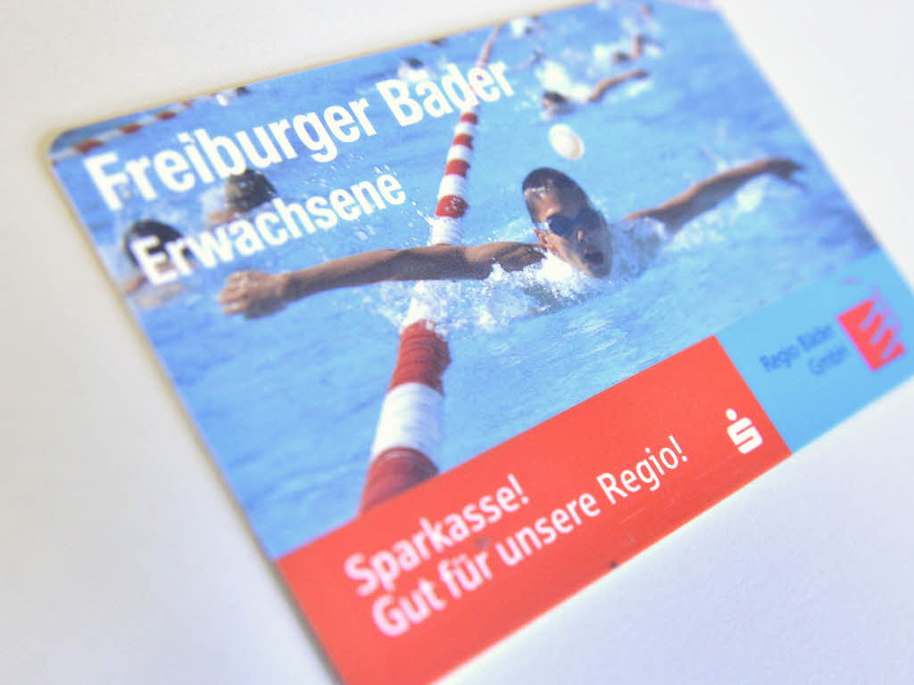 Mit der Wichtelei kann man auch eine Extraportion Bewegung verschenken. Zum Beispiel mit einer Schwimmbad-Eintrittskarte. Kostet 4 Euro. Und ist in jedem der Freiburger Schwimmbder zu den ffnungszeiten zu haben.