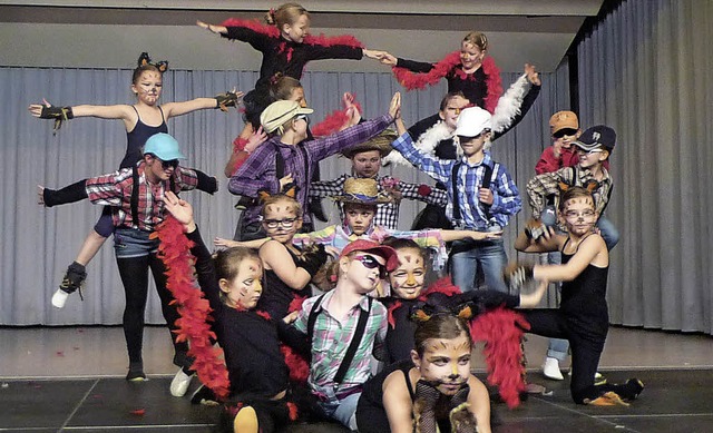 Auszge aus dem Musical &#8222;Cats&#8...i der Nikolausfeier des TuS Altenheim   | Foto: Dieter Fink