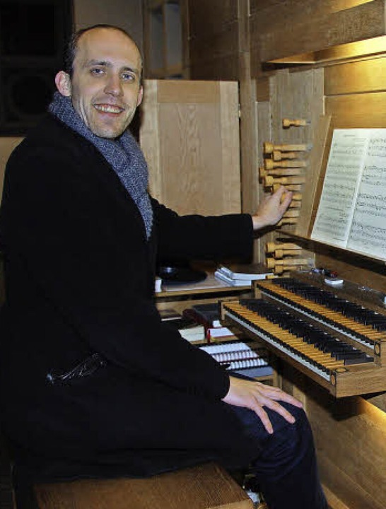 Martin Peters an der Rohlf-Orgel in der Katholischen Kirche Bruder-Klaus  | Foto: Andrea Steinhart