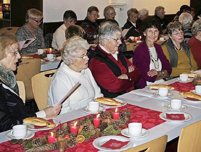Die katholische Frauengemeinschaft Waldkirch traf sich zum Adventsnachmittag.   | Foto: Karin Heiss