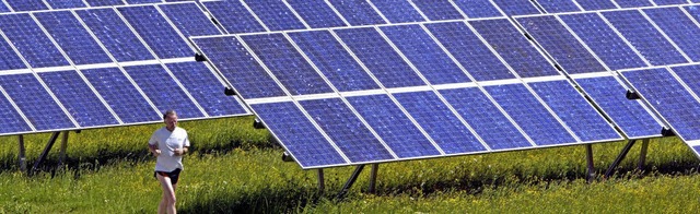 Solaranlagen knnten die Energiebilanz...hern der Stdte ist wohl genug Platz.   | Foto: dpa