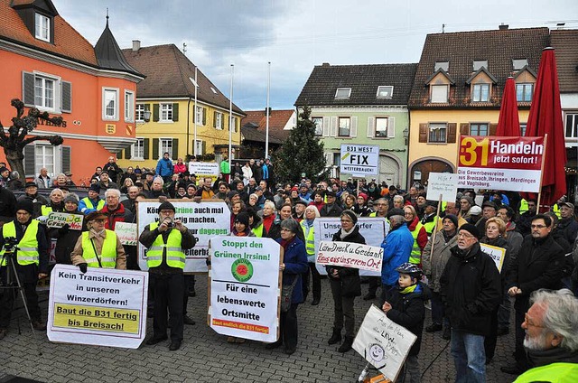 Die Brgerinitiativen demonstrieren fr den Weiterbau der B 31  | Foto: Kai Kricheldorff