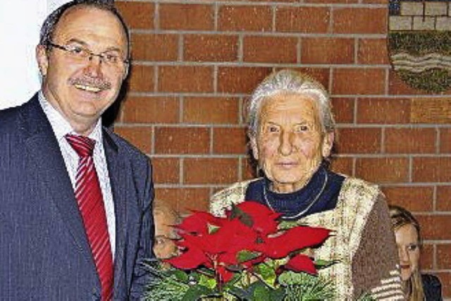 Steinens Brgermeister Rainer Knig mit Bundesverdienstkreuztrgerin Ruth Noack   | Foto: Gemeinde
