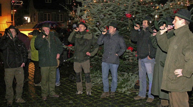 Auch unterm Weihnachtsbaum auf dem Blu...gdhornblser Kaiserstuhl die Besucher.  | Foto: Reinhard Cremer