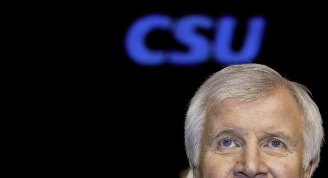 Oben bleiben: CSU-Chef  Seehofer whlt...kommt, gern die Vorwrtsverteidigung.   | Foto: dpa