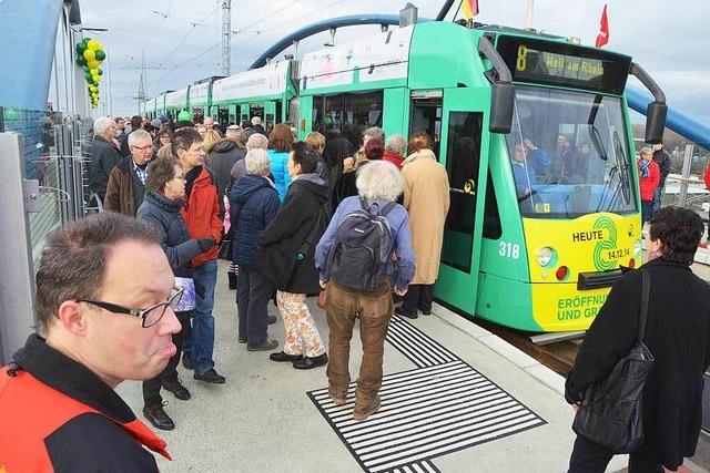 Andrang bei Eröffnung: Tramlinie 8 verbindet Weil und Basel