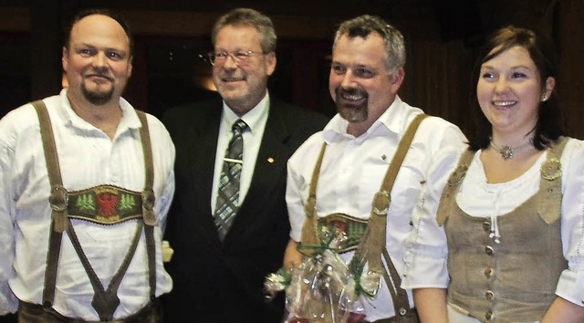 Der Vorsitzende Jrgen Birkenberger un...hler wurde verabschiedet (von links).  | Foto: Selz