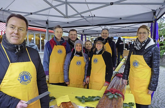 50 Meter fr einen guten Zweck (von li...sidentin des  Lions-Clubs Simplicius   | Foto: cornelia weizenecker