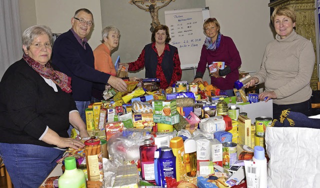 Mitglieder des Vogtsburger Caritasauss...achtswunsch&#8220; gespendet wurden.    | Foto: trogus