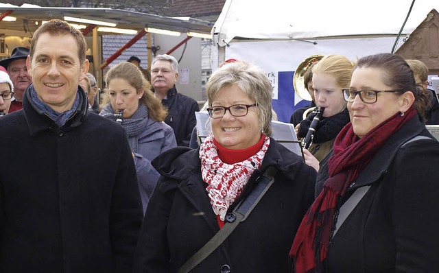 Zur Erffnung des Weihnachtsmarkts Bro...te) und Ortsvorsteherin Silke Herzog.   | Foto: Paul Schleer