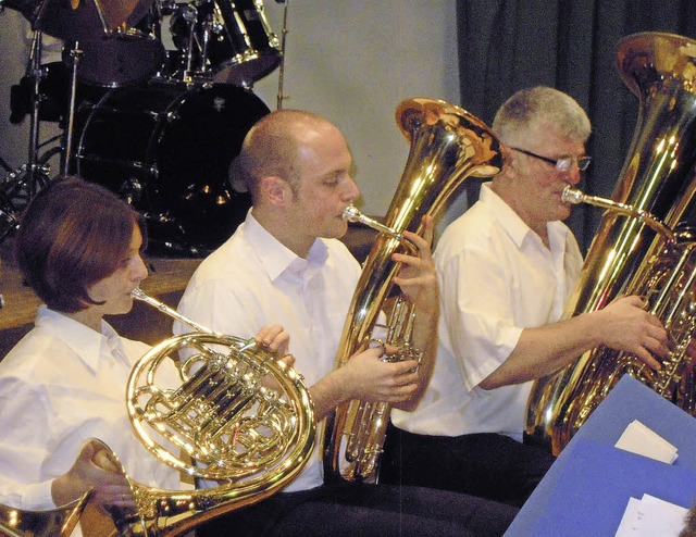 Das Aktivorchester des Musikvereins No...b es  Urkunde und stehende Ovationen.   | Foto: Jutta Rogge