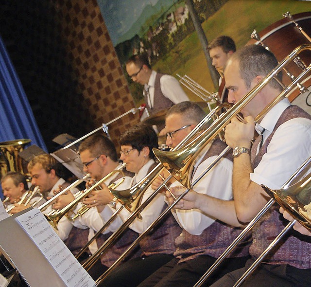 Der Musikverein Adelhausen prsentiert...eskonzert als geschlossenes Ensemble.   | Foto: Petra Wunderle