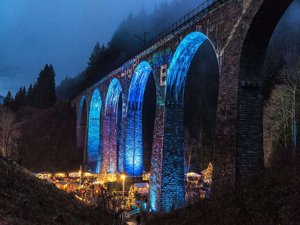 Phillipp Geists Lichterbilder auf Pfeilern und Bgen des Ravenna-Viadukts boten Besuchern ein spektakulres Erlebnis.