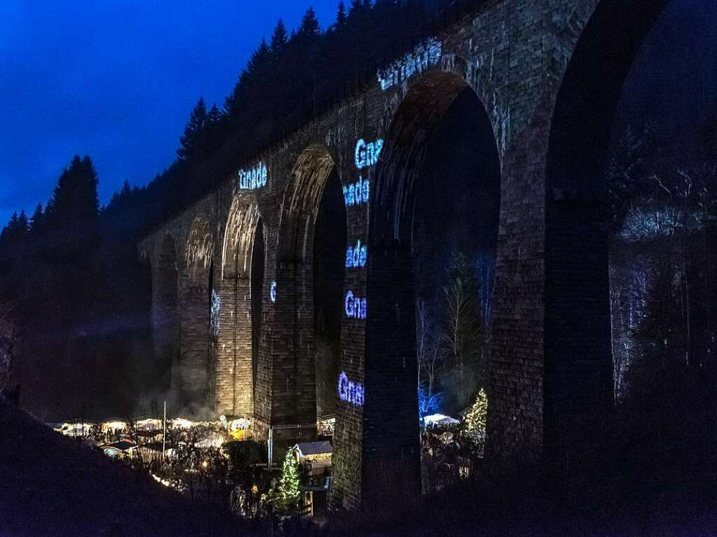 Phillipp Geists Lichterbilder auf Pfeilern und Bgen des Ravenna-Viadukts boten Besuchern ein spektakulres Erlebnis.