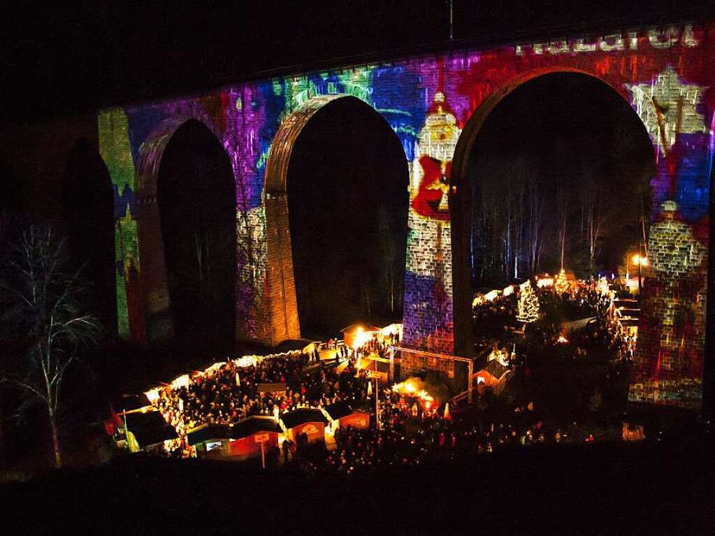 Phillipp Geists Lichterbilder auf Pfeilern und Bgen des Ravenna-Viadukts boten Besuchern ein spektakulres Erlebnis.