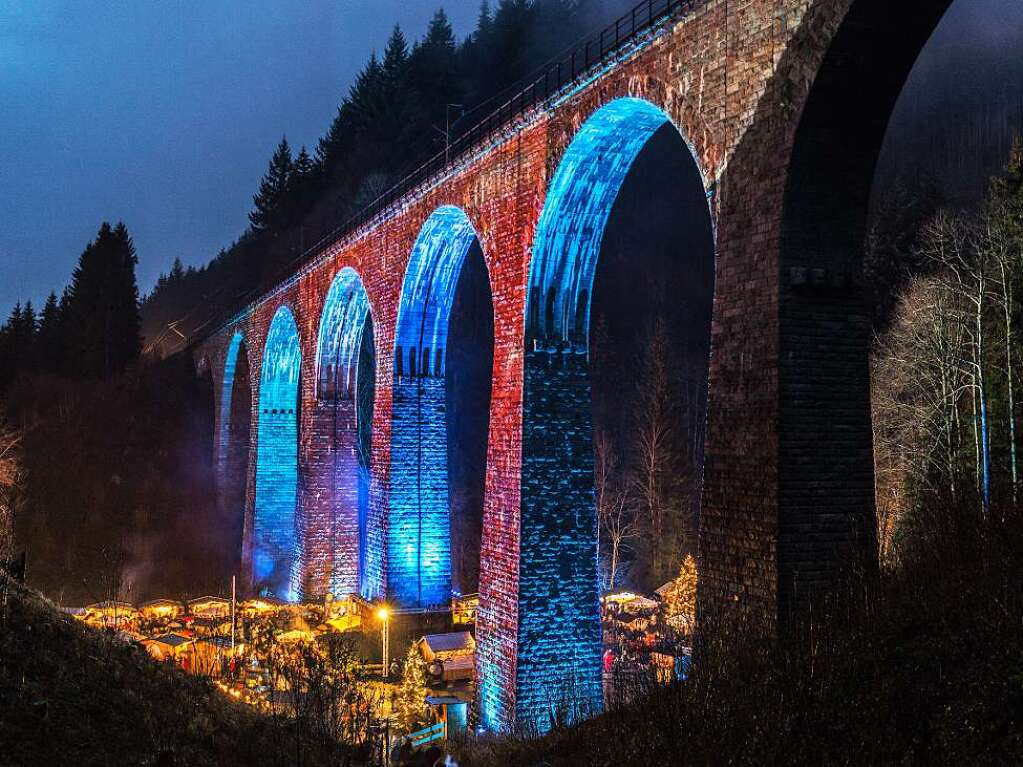 Phillipp Geists Lichterbilder auf Pfeilern und Bgen des Ravenna-Viadukts boten Besuchern ein spektakulres Erlebnis.