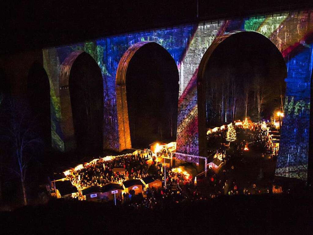 Phillipp Geists Lichterbilder auf Pfeilern und Bgen des Ravenna-Viadukts boten Besuchern ein spektakulres Erlebnis.