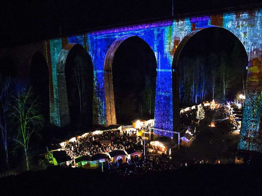 Phillipp Geists Lichterbilder auf Pfeilern und Bgen des Ravenna-Viadukts boten Besuchern ein spektakulres Erlebnis.