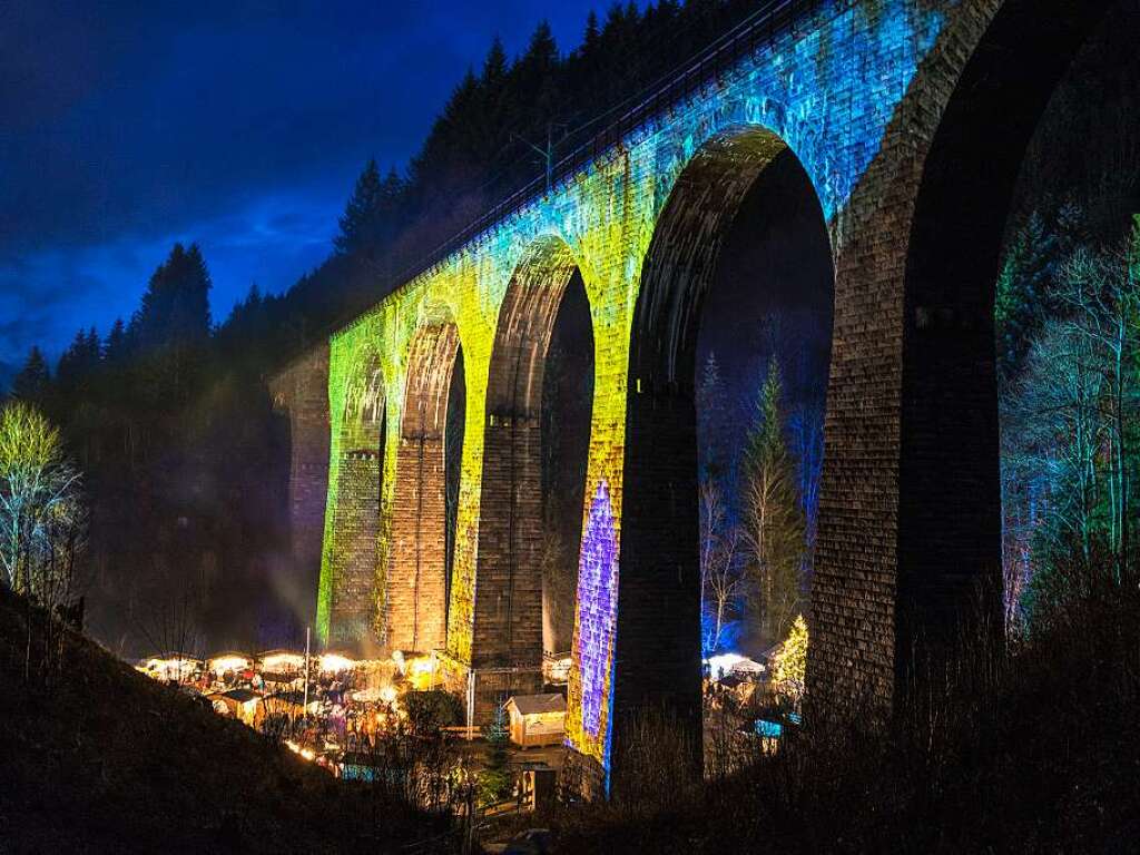 Phillipp Geists Lichterbilder auf Pfeilern und Bgen des Ravenna-Viadukts boten Besuchern ein spektakulres Erlebnis.