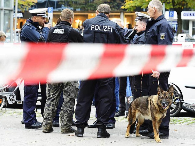 Ein Groaufgebot der Polizei war nach ...m Freiburger Bahnhofsareal im Einsatz.  | Foto: Ingo Schneider