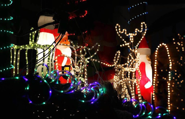 Lichterketten zur Weihnachtsbeleuchtung   | Foto: DPA