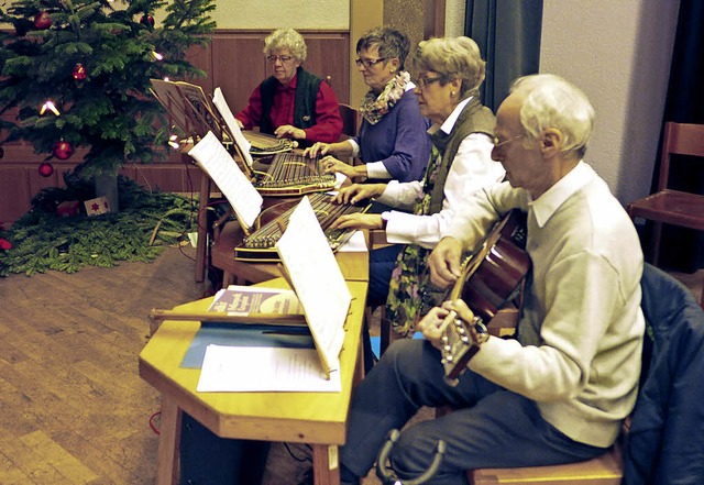 Musikalisch unterhalten wurde die VdK-...ollnau durch die Zithergruppe Elzach.   | Foto: Eberhard Weiss