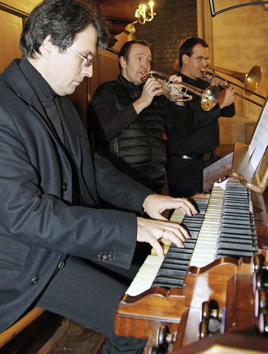 Adventskonzert Waldkirch mit Organist ...rffneten und beschlossen das Konzert.  | Foto: Gerda Oswald