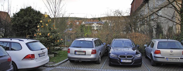 Der Parkplatz beim Btzinger Rathaus s...ach hinten baulich erweitern knnen.    | Foto: manfred frietsch