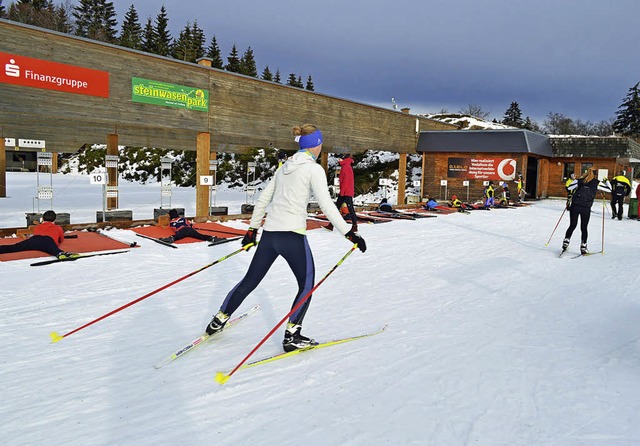 Auf der Biathlonanlage im Nordic-Cente...ader. Langlufer drehten ihre Runden.   | Foto: Gerd Lck