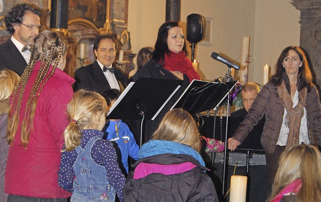 Eine trostreiche Geste fr krperlich ...e Gedenkstunde fr die Sternenkinder.   | Foto: Barbara Puppe