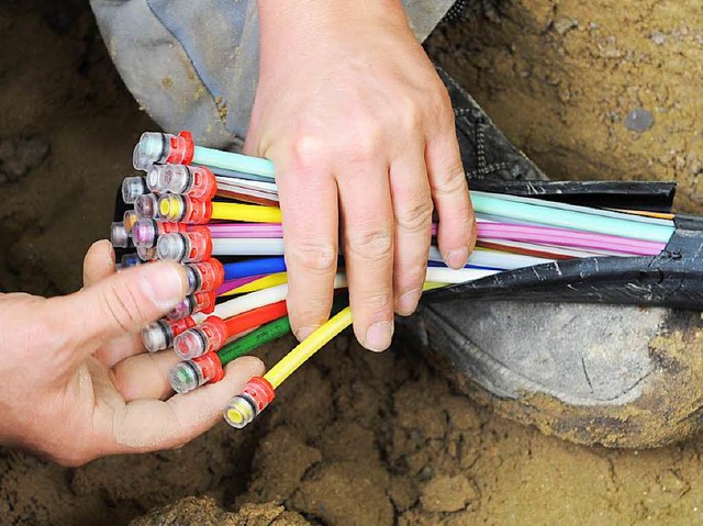 Breitbandkabel aus Glasfaser sollen in... kommende Jahr verbindlich  zugesagt.   | Foto: DPA