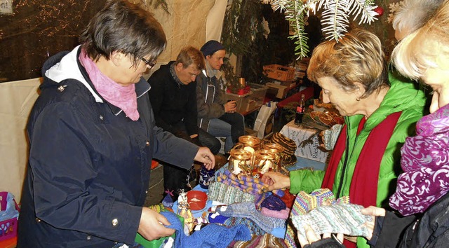 Reichhaltig war das Angebot auf dem Weihnachtsmarkt.  | Foto: Simon Tenz
