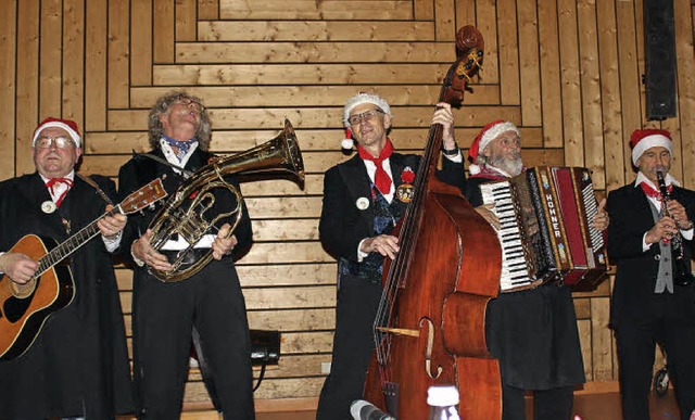 Stimmungsvolle Seniorennachmittage im ...n der Unadinger Brgerhalle erfreuten.  | Foto: Christa Maier