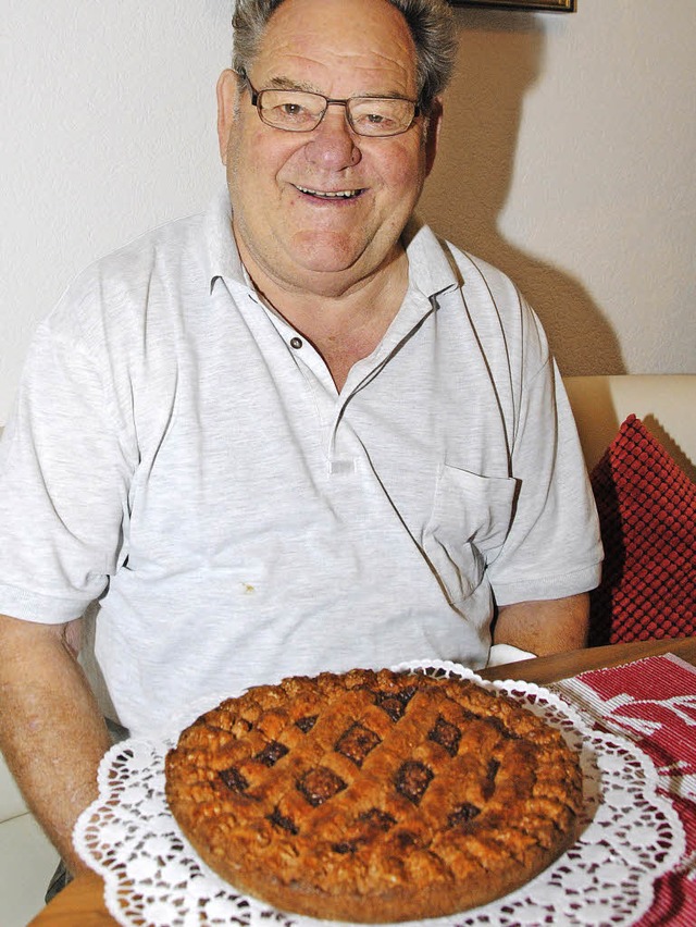 Werner Lehmann und seine Linzertorte  | Foto: Sedlak