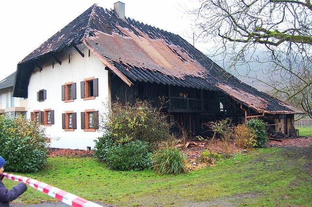 Das Gebude am Tag nach dem Brand.  | Foto: Christian Ringwald