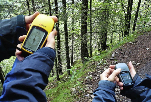 Mit GPS unterwegs im Wald  | Foto: Haus der Natur