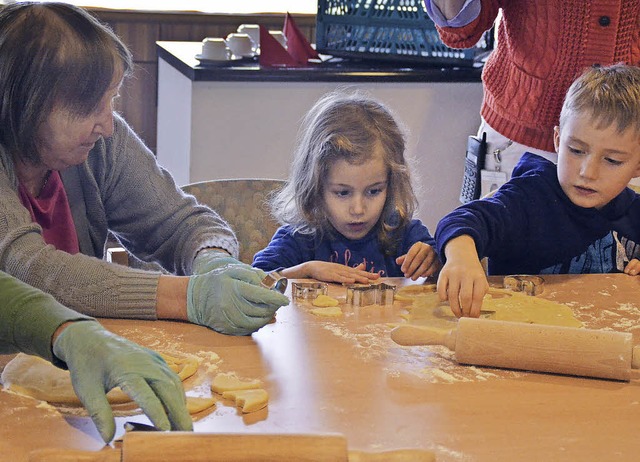 Jung und Alt backen zusammen: Das hat richtig Spa gemacht.   | Foto: ZVG