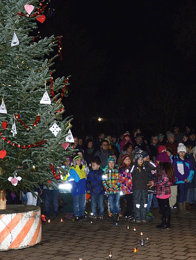 Unterm Weihnachtsbaum wird an  der Maulburger Wiesentalschule gerne gesungen.   | Foto: Diehl
