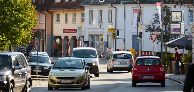 Viel Verkehr, viel Lrm, viele Abgase ..., das Gesamte in den Blick zu nehmen.   | Foto: Nikolaus Trenz