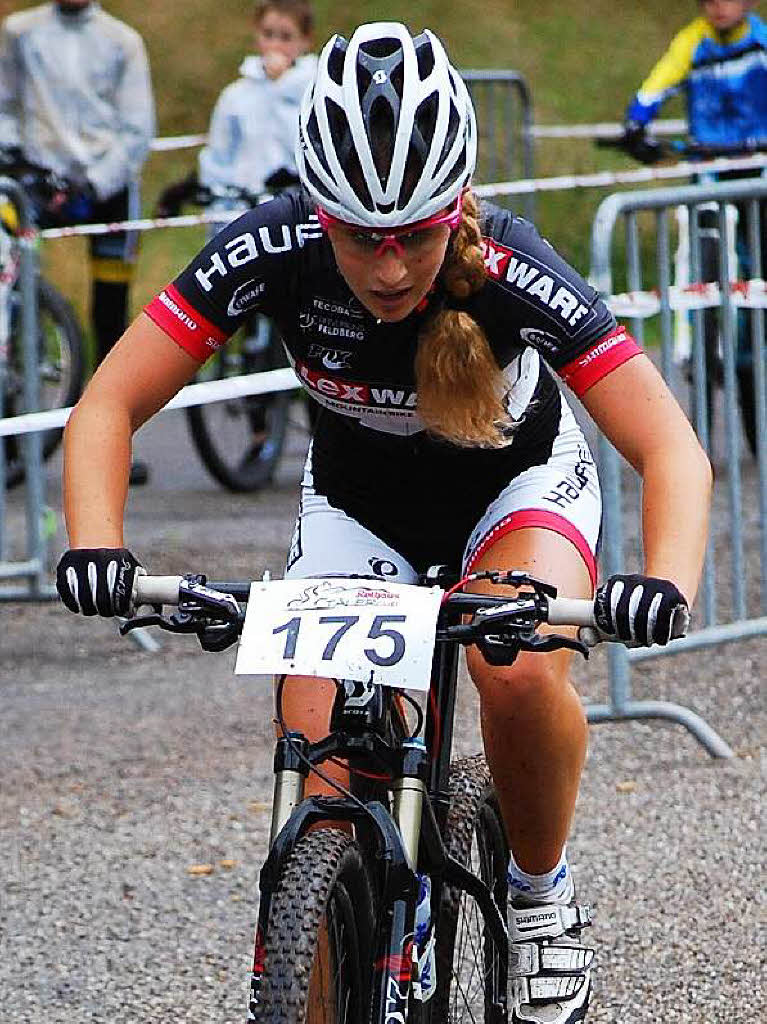 Die Mountainbikerin in Aktion: Anna Saier  trainiert beim RSG Offenburg-Fessenbach und holte dieses Jahr den 2. Platz bei den Deutschen Meisterschaften.