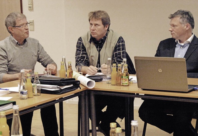 Werner Konold, Matthias Krug und Walte...g zum geplanten Biosphrengebiet abgab  | Foto: Karin Stckl-Steinebrunner
