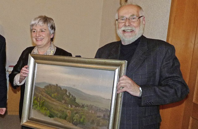 Cornelia und Herbert Bieser   berreic...ermeister Markus Vollmer ein Gemlde.   | Foto: weizecnecker