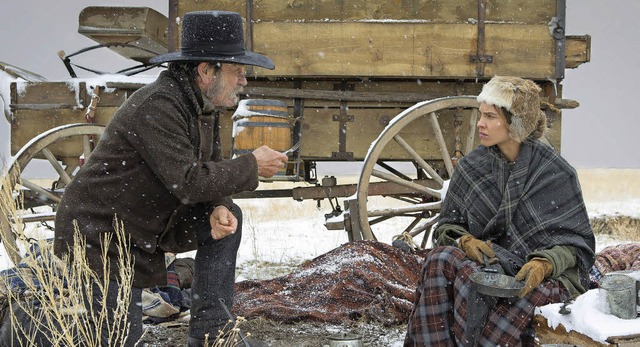 Wortkarg und verhrtet:  Hilary Swank ...y,   Tommy Lee Jones als George Briggs  | Foto: Universum