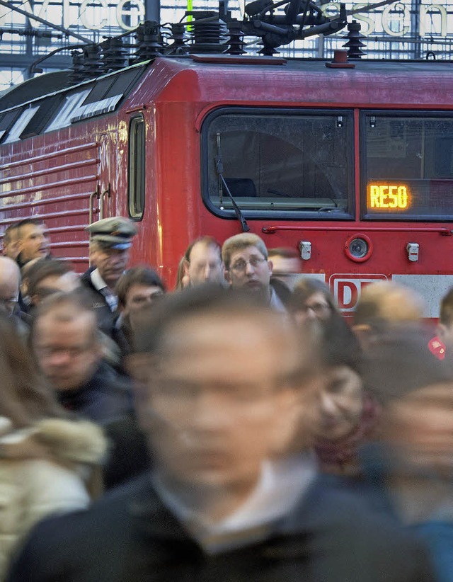 Gute Nachricht fr Bahnfahrer: Bis Mitte Januar drohen keine neuen Streiks.   | Foto: dpa