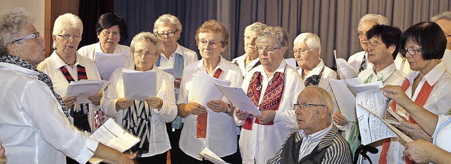 Der Seniorenchor ist bei der Adventsfeier in Ringsheim aufgetreten.   | Foto: Adelbert Mutz