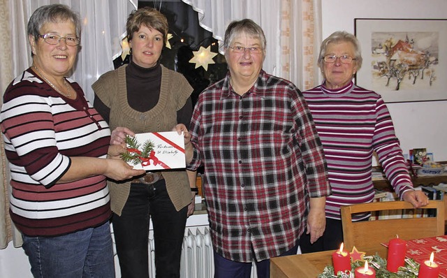 Spendenbergabe (von links): Elsbeth S...ger, Anita Fehrenbach und Beate Giesa   | Foto: Angelika Heller