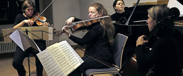 Das Janus-Ensemble und die Pianistin Karina Cveigoren  | Foto: D.Philipp