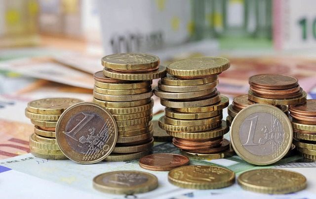 Das liebe Geld: Waldshuter Kreistag hat 182-Millionen-Euro-Paket zugestimmt.  | Foto: dpa