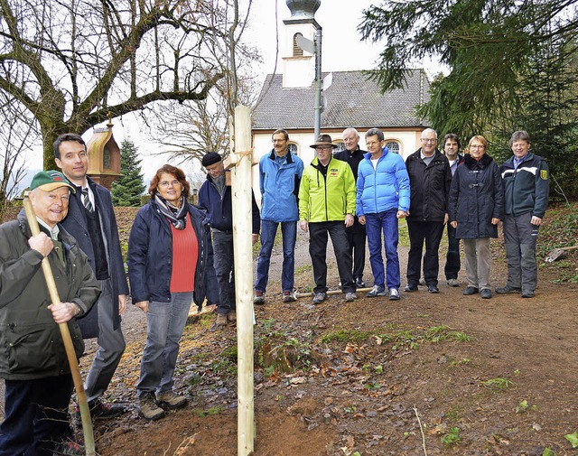 Vorstandsmitglieder vom Schwarzwaldver...eneiche auf dem Giersberg pflanzten.    | Foto: Gerhard Lck